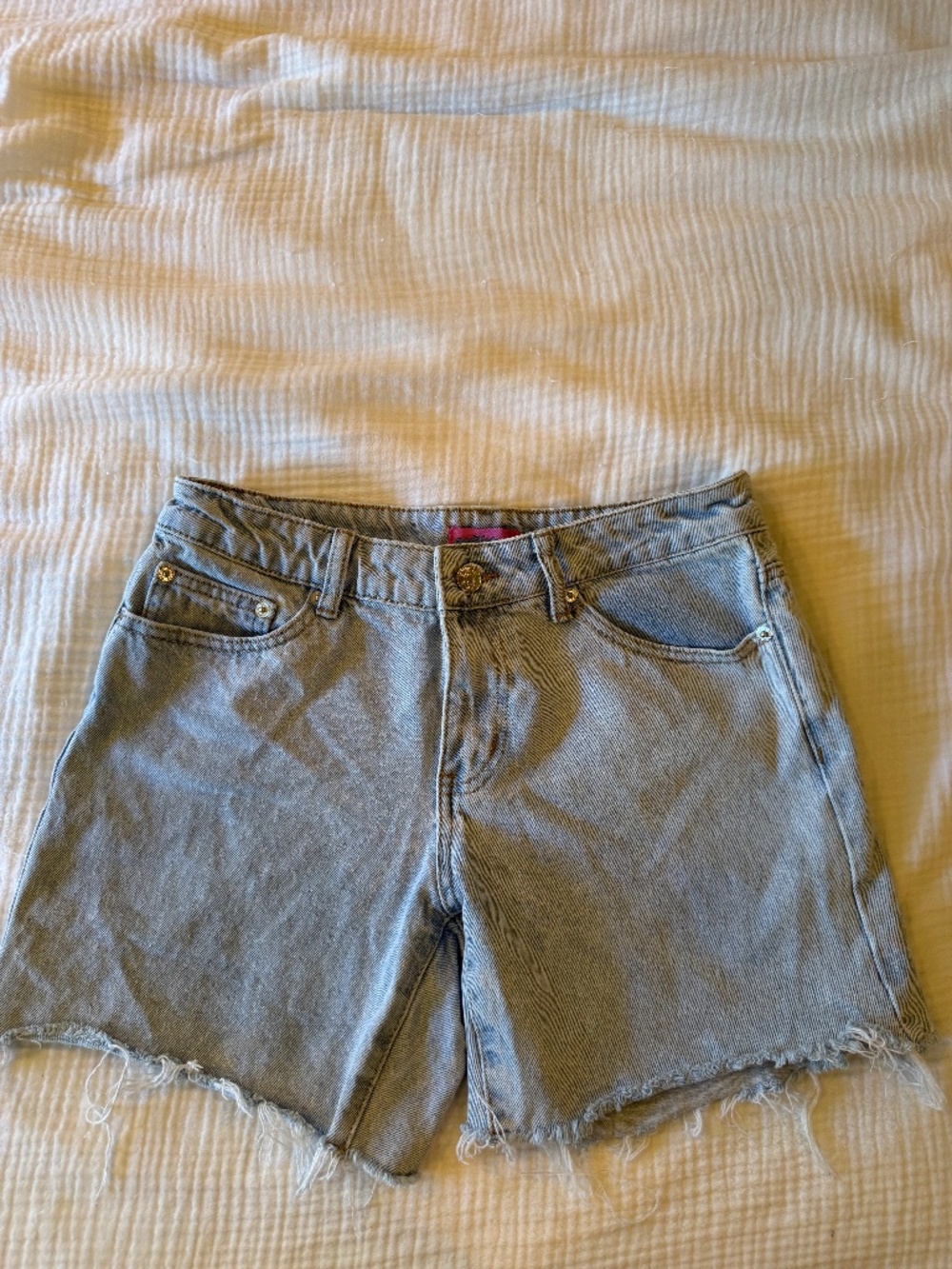 Edikted Low Rise Baggy Jean shorts